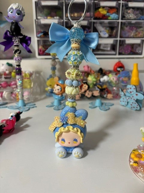 Picture Holder ****INCLUDES FIGURE PRE CLAIMED (ON LIVE)****