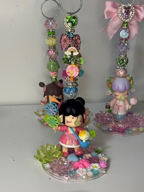 UPGRADED PICTURE HOLDER ****INCLUDES FIGURE PRE CLAIMED (ON LIVE)****
