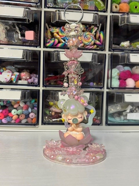 UPGRADED PICTURE HOLDER ****INCLUDES FIGURE PRE CLAIMED (ON LIVE)****