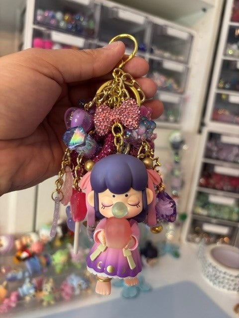 JUNK KEYCHAIN ****INCLUDES FIGURE PRE CLAIMED (ON LIVE)****